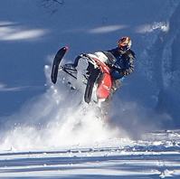 Avec Adrénaline Hors Piste, sortez des sentiers battus ! Relevez des défis techniques ou partez à l’aventure dans les vastes territoires des Chic-Chocs